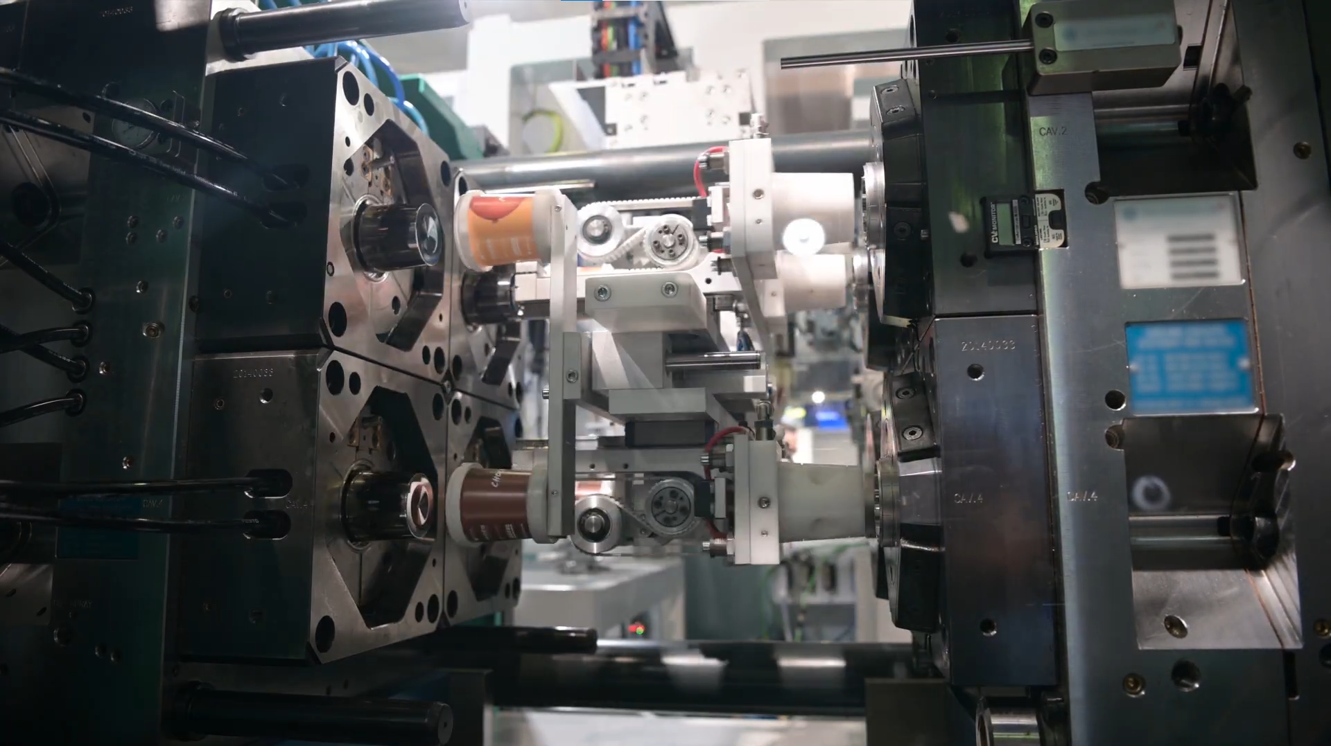 IoT Digital Twin for the plastic manufacturing industry 